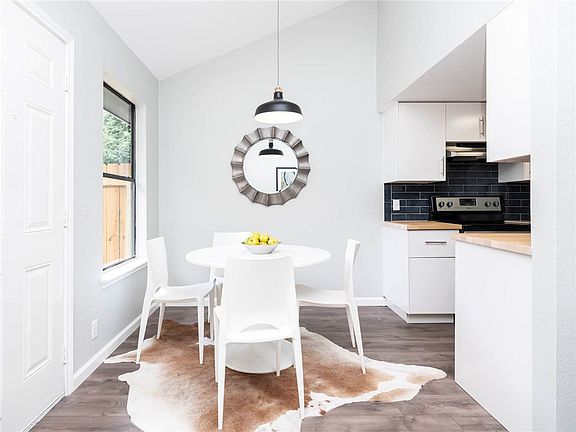 4th image of 2631 Gwendolyn Ln