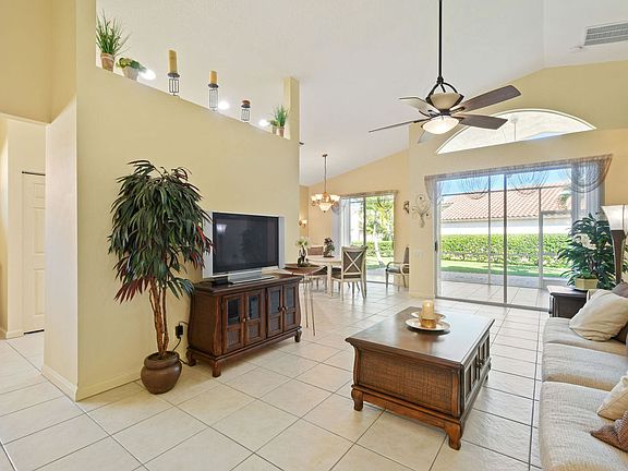 2nd image of 301 NW Shoreview Dr