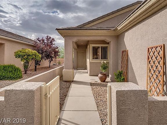 A warm and welcoming courtyard.