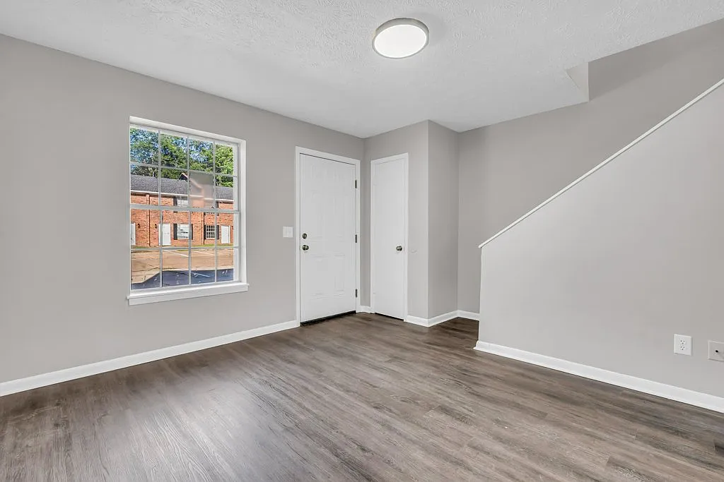 Eastwood Apts — Photo 2