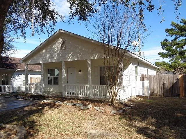 3 bed, 2.0 bath, 1221 sqft, $1,450 — Photo 3