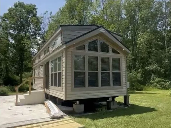 12 Pike Cir, South Hero, VT 05486