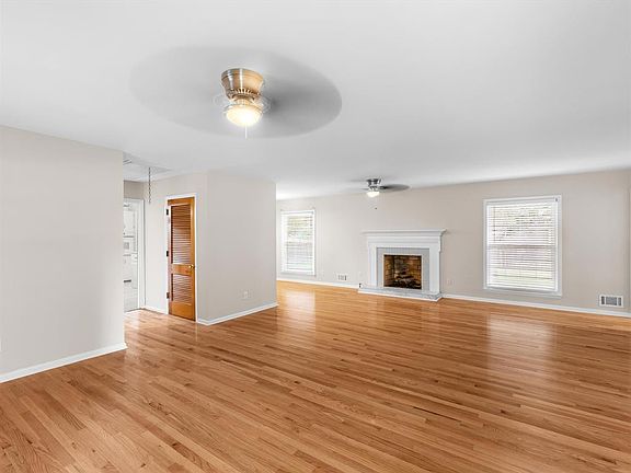 2nd image of 2908 Tanglewood Dr