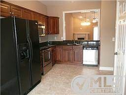 4th image of 2371B Ellsworth Dr