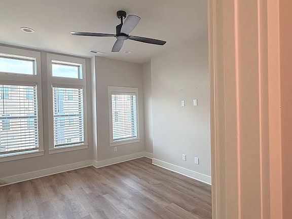 5th image of 13 Vine St NE #13