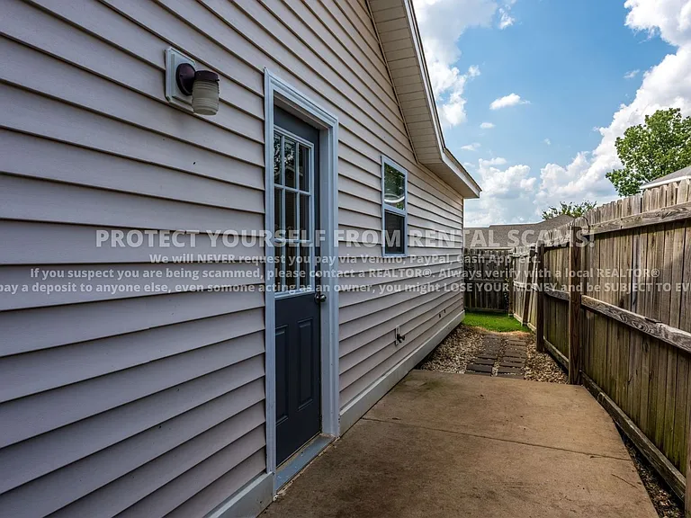 1137 S Holland Dr — Photo 11