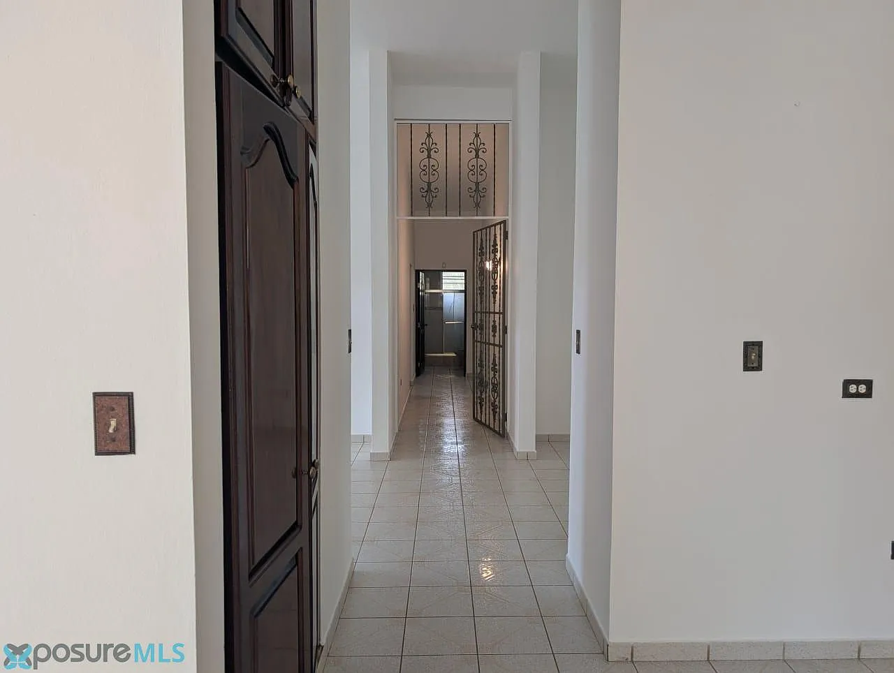 4 bed, 4.0 bath, 2274 sqft, $2,300 — Photo 2