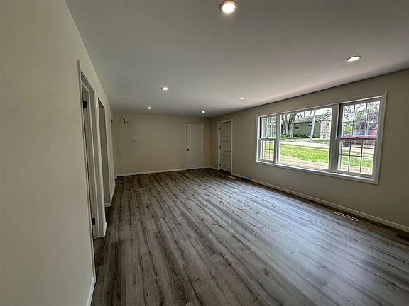 5th image of 3004-3006 Stanford Ave