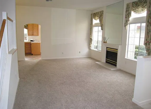 4 bed, 1928 sqft, $4,200 — Photo 2