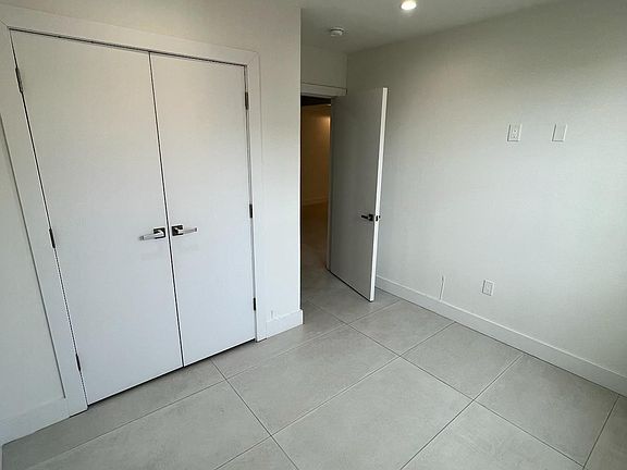 3rd image of 2700 Creston Ave #6