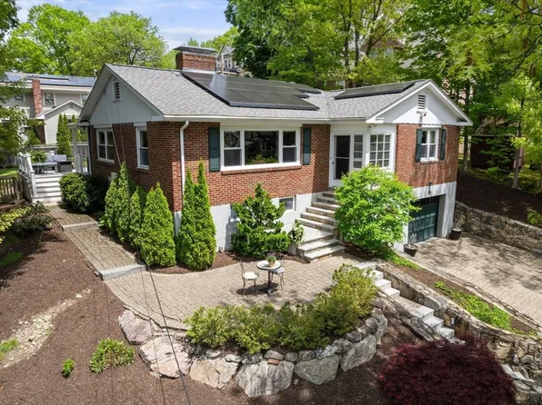 35 Everett St, Newton, MA 02459