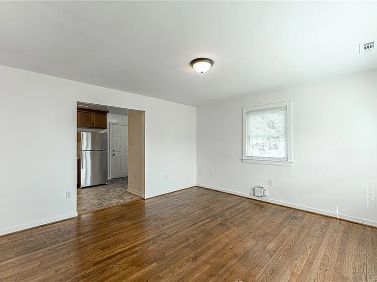 5104 Lochaven Ave — Photo 3