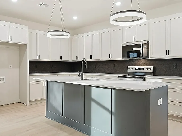 1435 N Main St #B — Photo 6