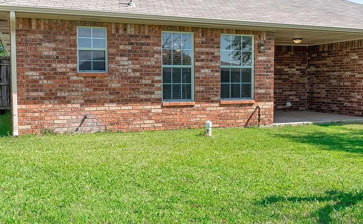3 bed, 2.0 bath, 1709 sqft, $1,526 — Photo 4