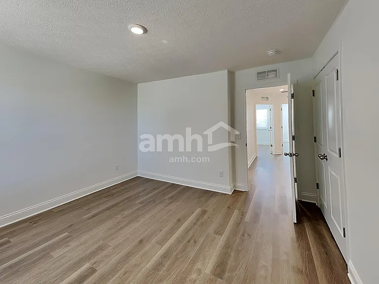 1077 Broyles Xing — Photo 19