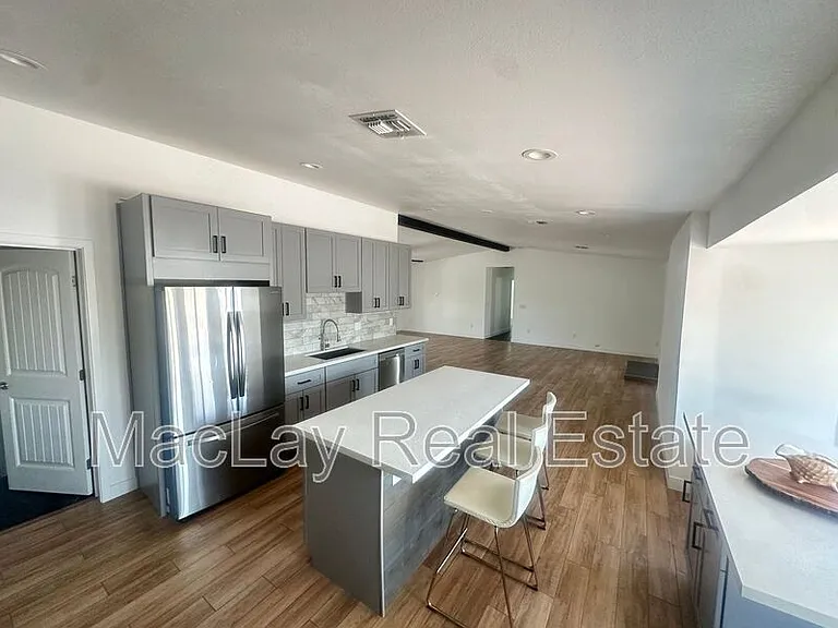1703 W Lane Ave — Photo 6