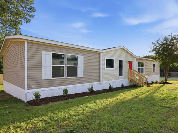 3920 McKethan St, Wade, NC 28395