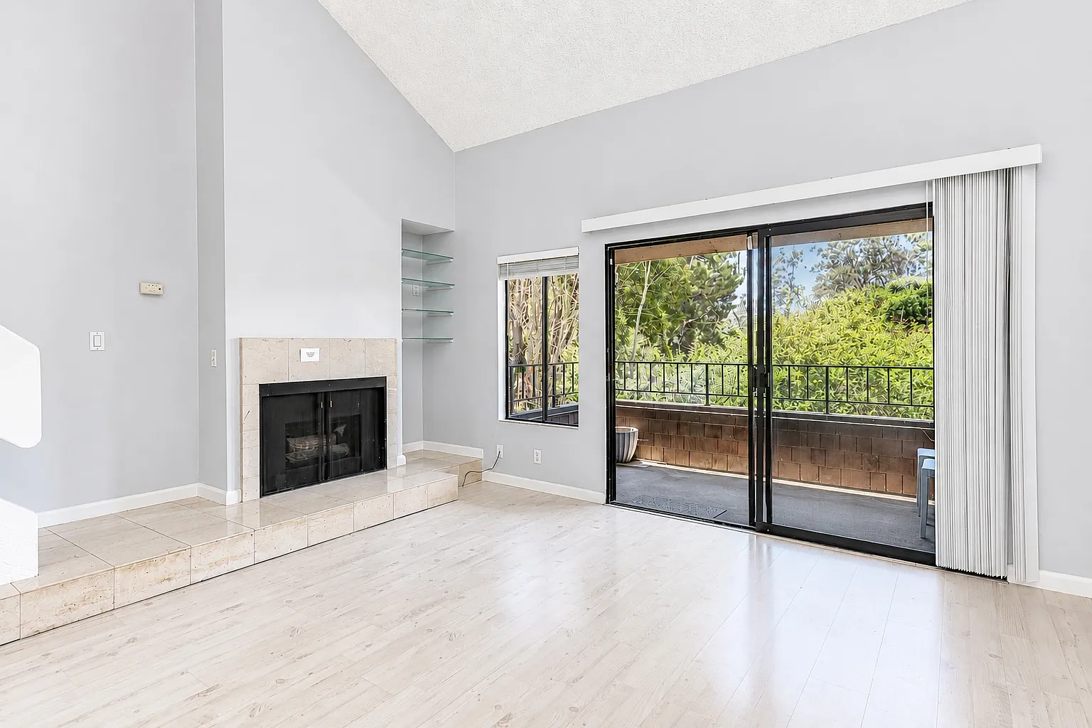 2 bed, 980 sqft, $2,750 — Photo 2