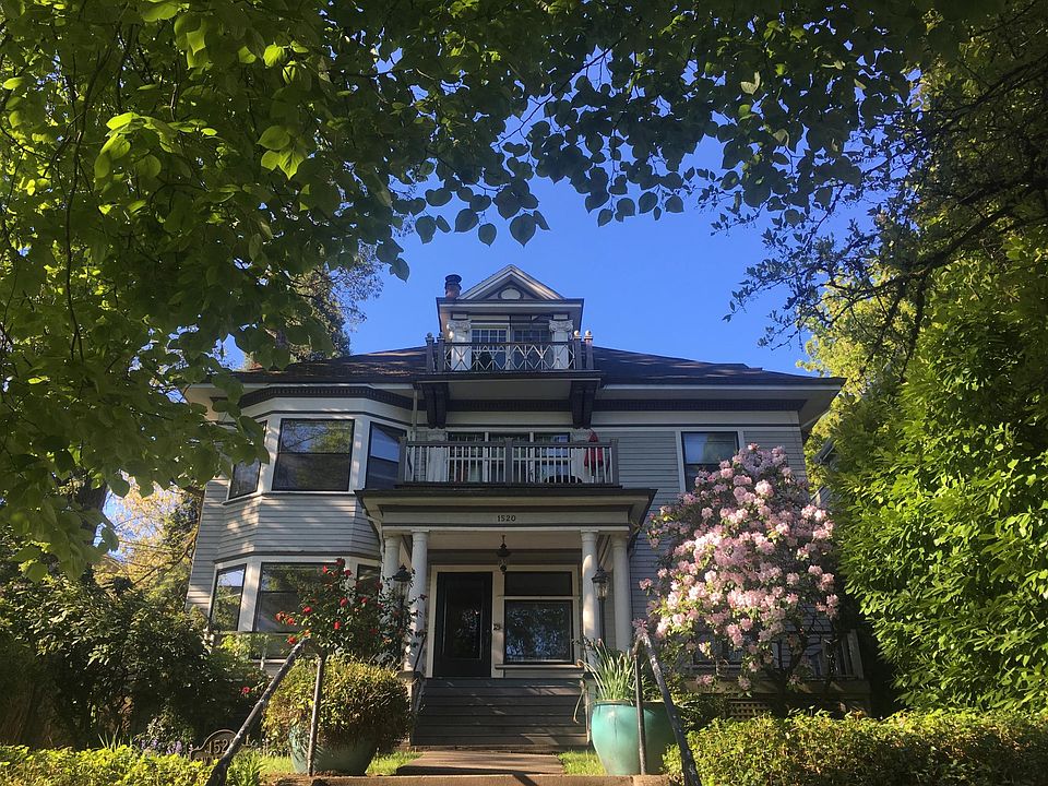 1520 SW Montgomery Street #1. Historic 1899 Jacobean Colonial