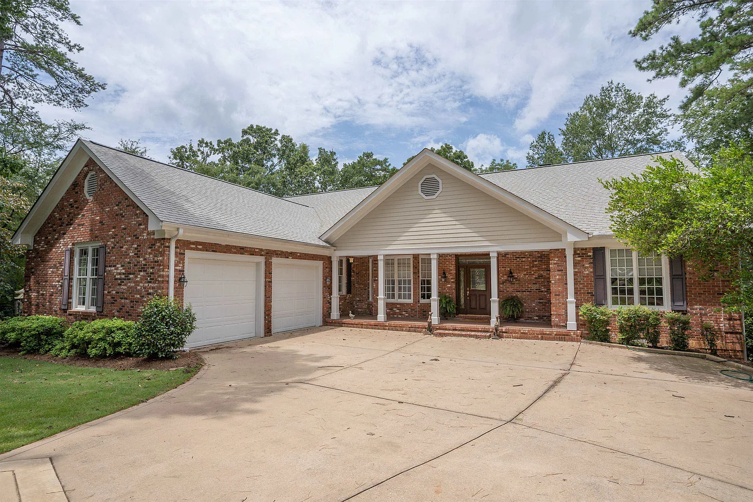 1031 Scull Shoals Dr photo 1
