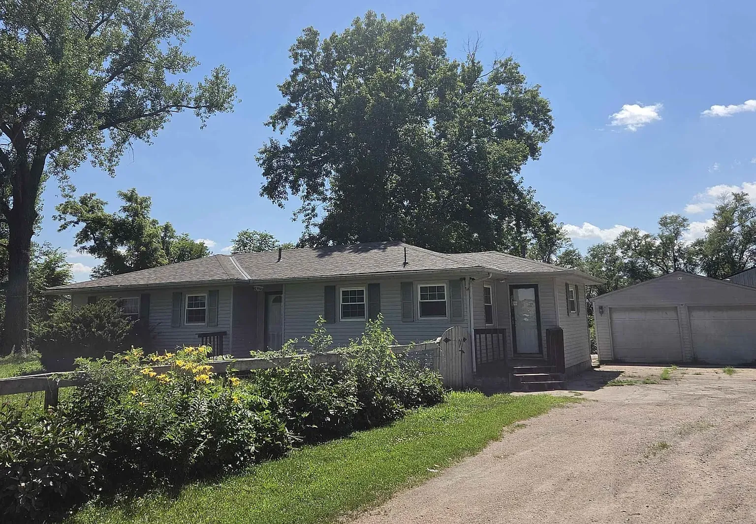 2 bed, 2.0 bath, 1273 sqft, $1,800 — Photo 1