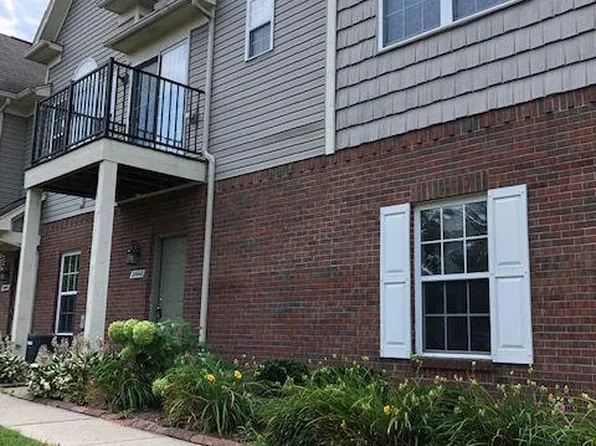 20048 Hidden Oaks Dr, Brownstown, MI 48183