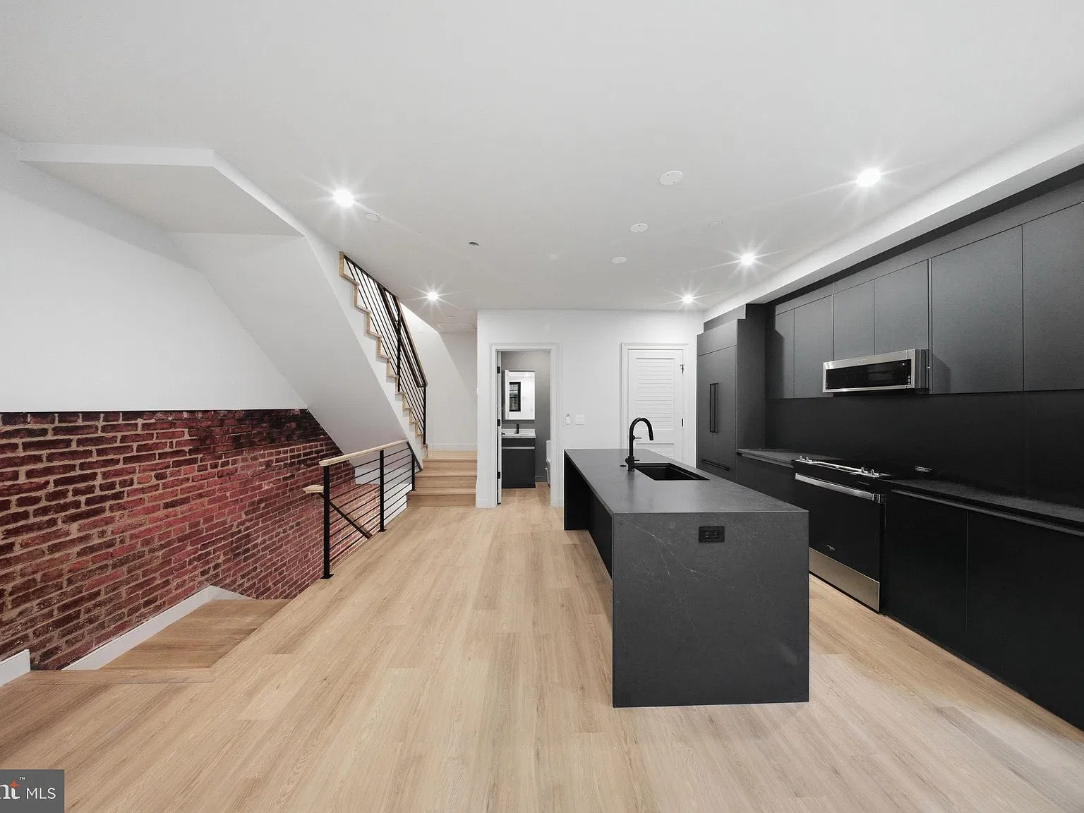 2 bed, 4.0 bath, 1486 sqft, $10,313 — Photo 4