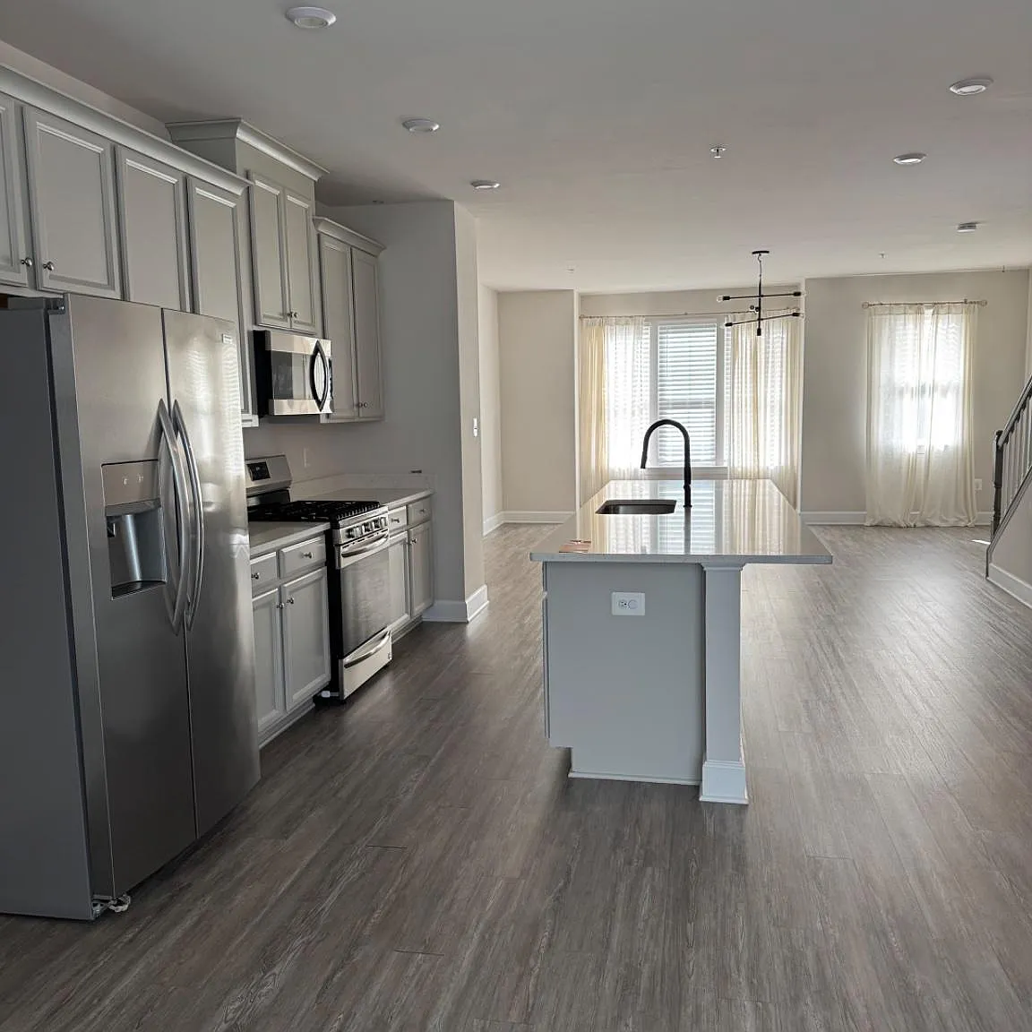 3 bed, 2.5 bath, 1620 sqft, $3,500 — Photo 3