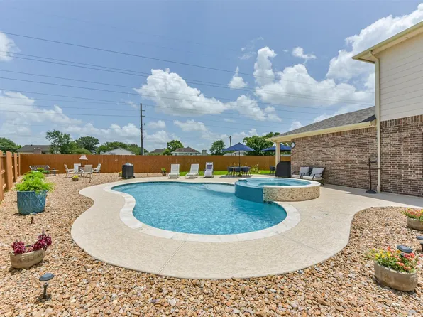 2501 Staplewood Springs Dr, Houston, TX 77089