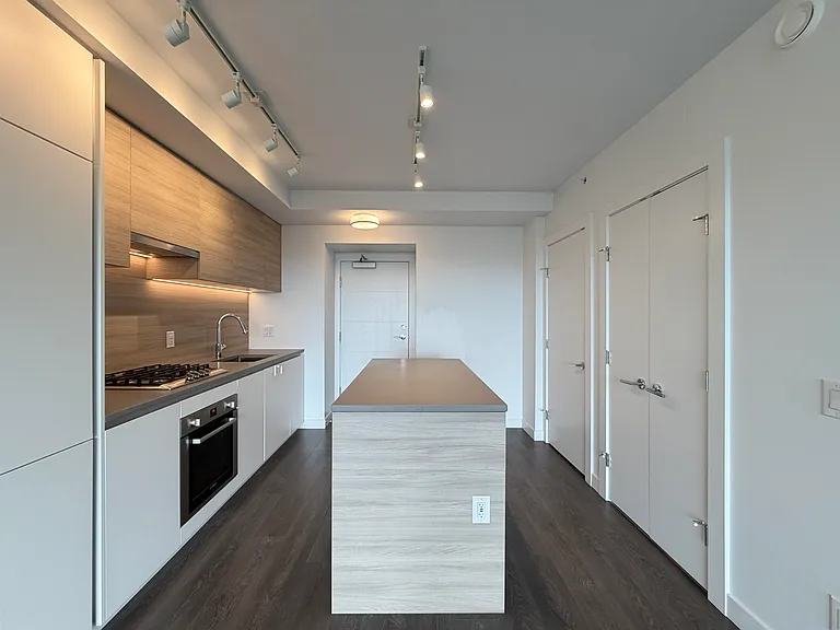 652 Whiting Way #905 — Photo 1