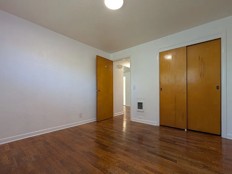 690 E 39th Ave — Photo 13
