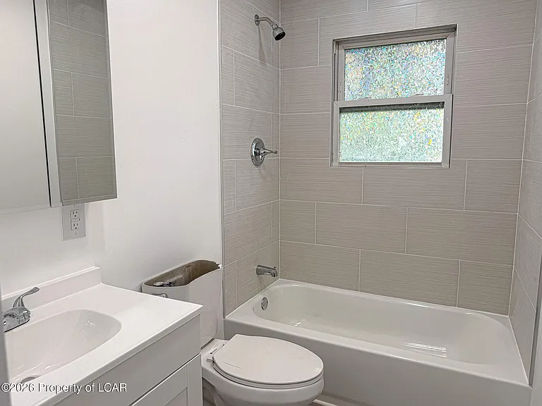 830 E 7th St #2 — Photo 13