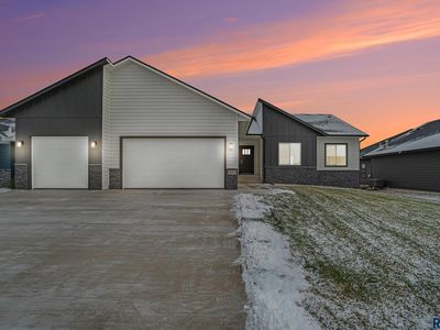 5614 S Huntwood Ave, Sioux Falls, SD, 57108