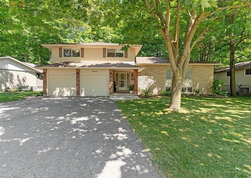 1st image of 11 Grey Owl Dr