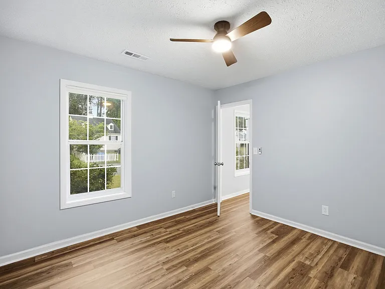630 Varsity Dr — Photo 14