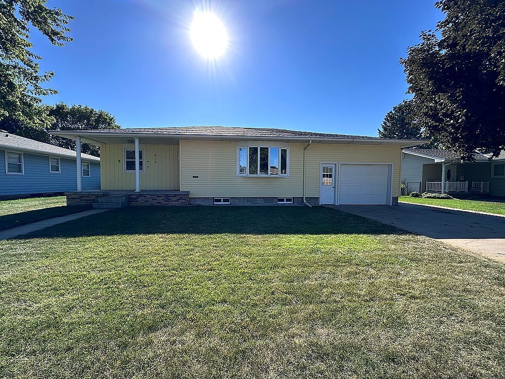 815 Tibbals St, Holdrege, NE 68949 Zillow