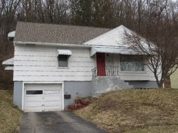 93 Wren St, Johnson City, NY 13790