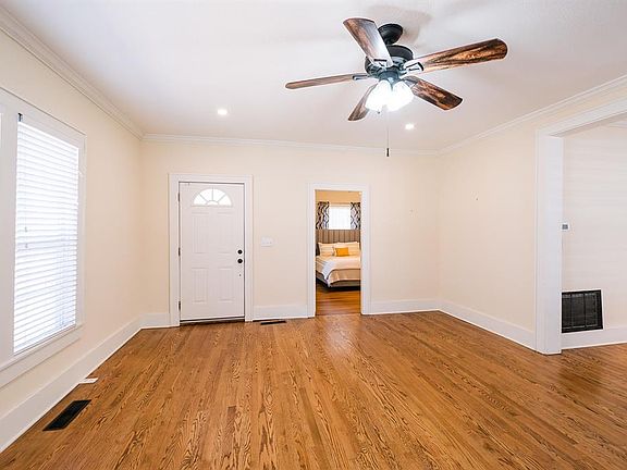 3rd image of 613 N Willow St