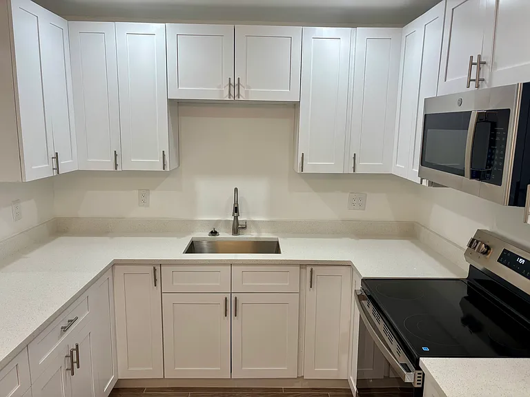 707 SE 8th Ter #1 — Photo 2