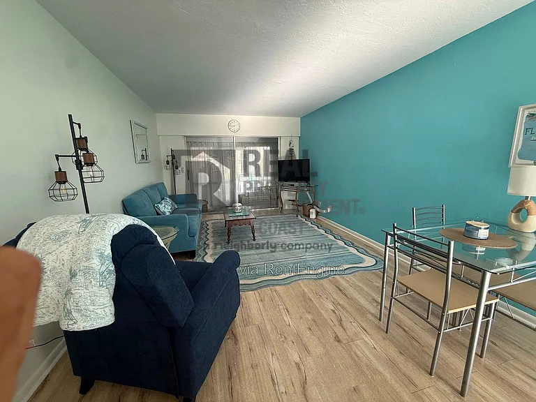 4718 SE 5th Ave #7 — Photo 3
