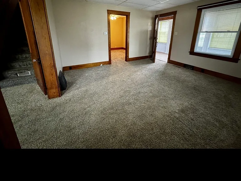 309 E Oak St — Photo 5