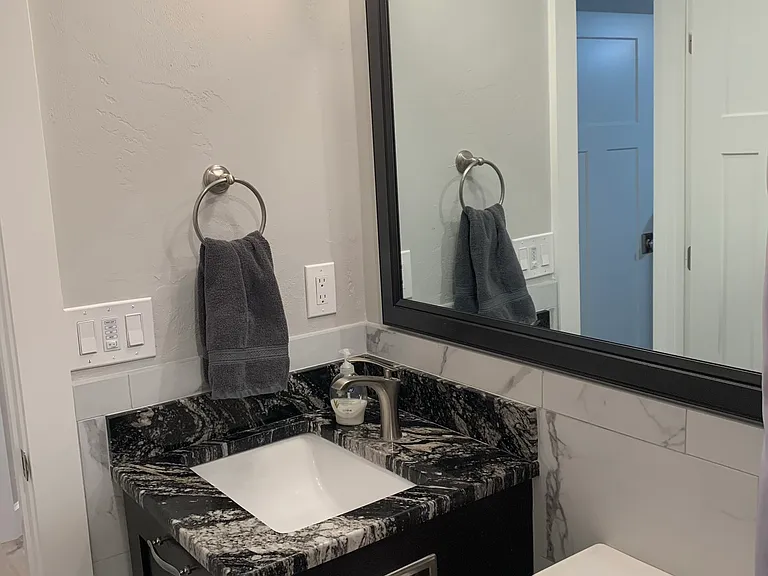 3403 Saxon Dr — Photo 25