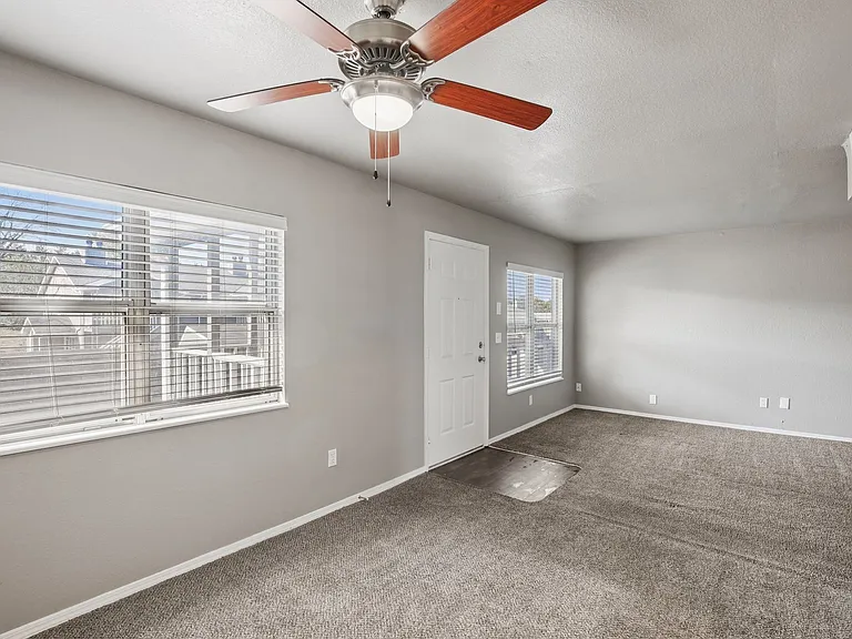 Hidden Hills Apartments — Photo 16