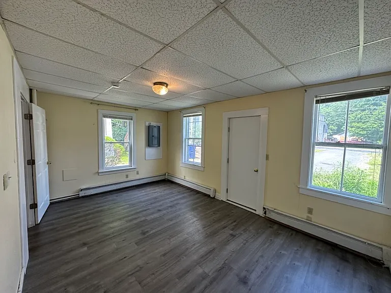 697 Main St #3 — Photo 4