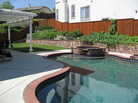 Pebbletec pool w/salt chlorinator 