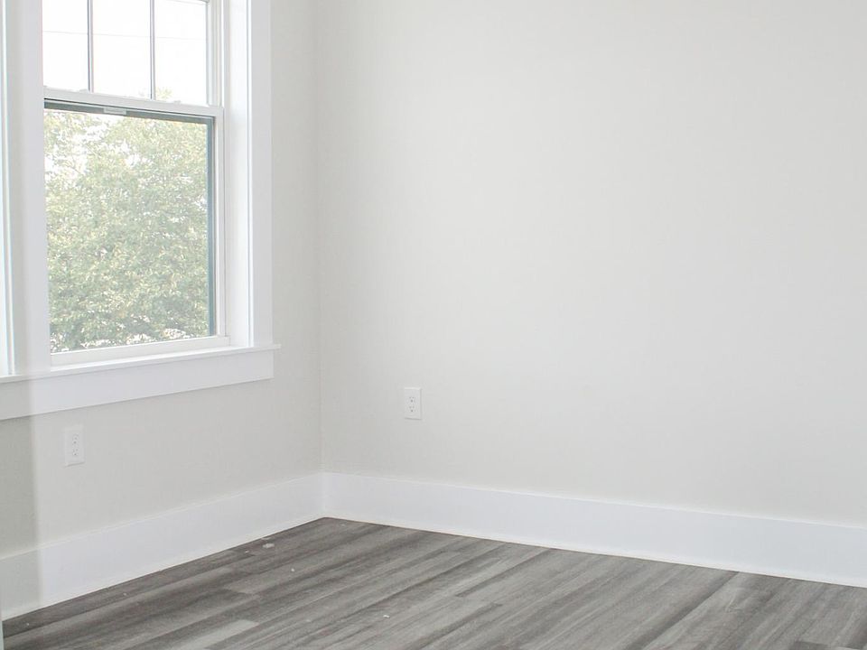 2nd image of 52 Pleasant St