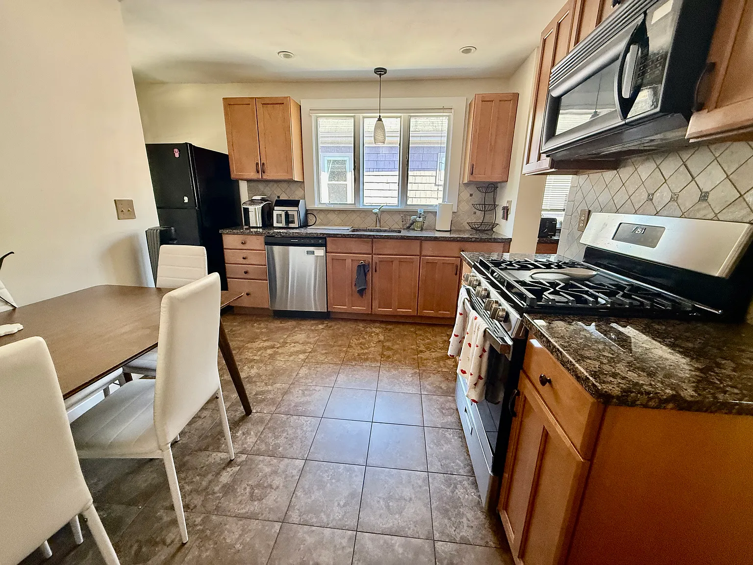 4 bed, $5,600 — Photo 3