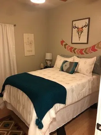 2 bed, 1080 sqft, $1,600 — Photo 2