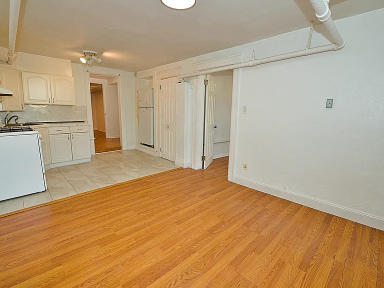229 8th St #R — Photo 4