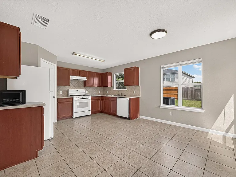 3519 Fuller Bluff Dr — Photo 10